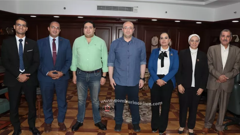محافظ بني سويف يلتقى وفد من تنسيقية شباب الأحزاب والسياسيين