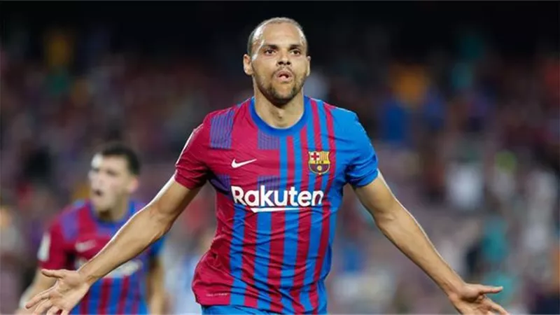 برايثوايت يساوم برشلونة للموافقة على الرحيل