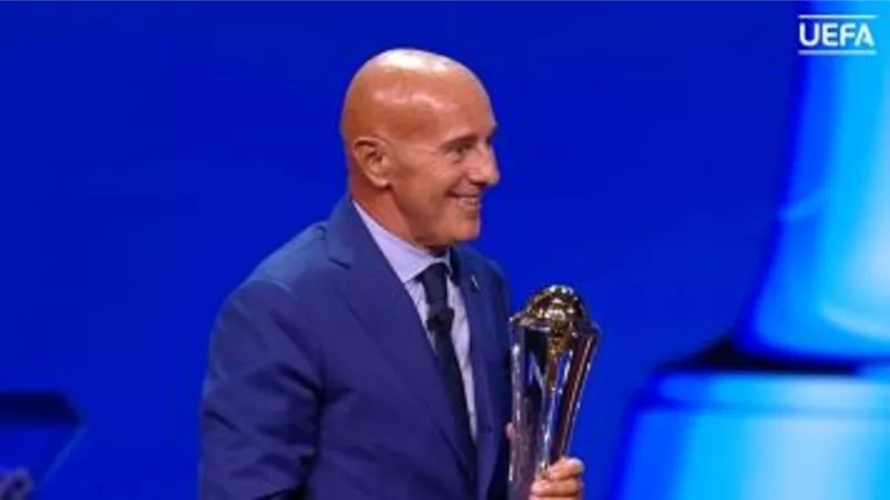 جوائز الافضل فى اوروبا .. أريجو ساكى يتوج بجائزة رئيس الاتحاد الاوروبى