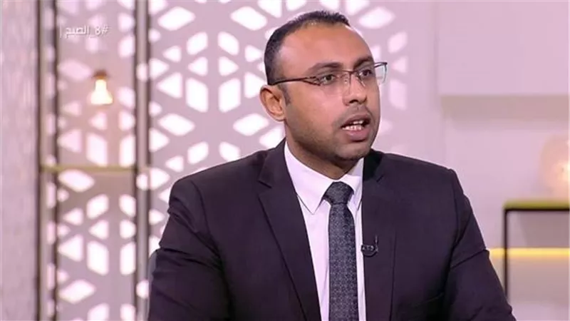 ينهي العمليات التجارية بشكل أسرع.. خبير اقتصادي يعلق على قرار إلغاء حدود السحب والإيداع من البنوك