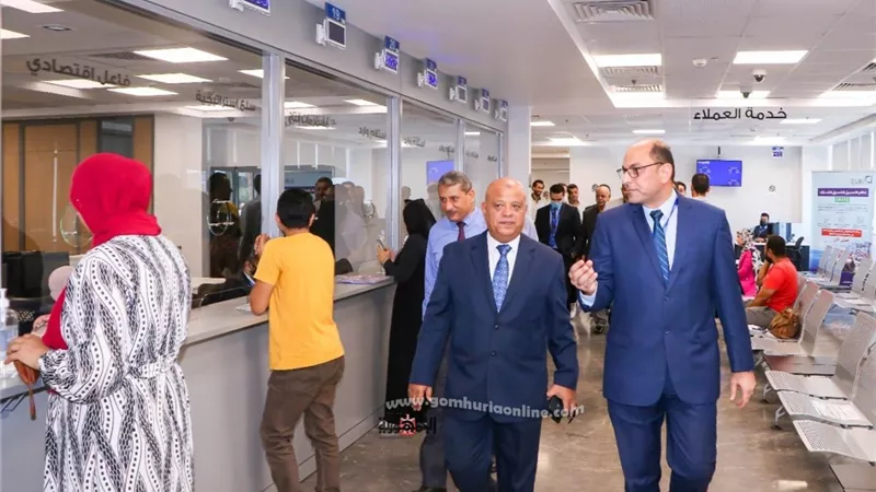 رئيس ميناء دمياط يفاجئ إدارات الهيئة ومبنى الخدمات اللوجستية