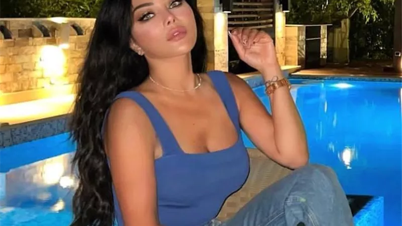 بمكياج ناعم.. هيفاء وهبى تشارك جمهورها أحدث إطلالتها