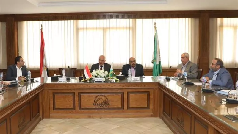 محافظ الجيزة يلتقي أصحاب مصانع الطوب بجنوب الجيزة