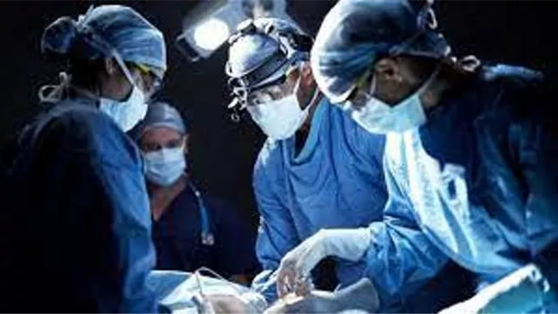أطباء ينجحون فى تبديل صمام قلب مريض عمره 101 سنة