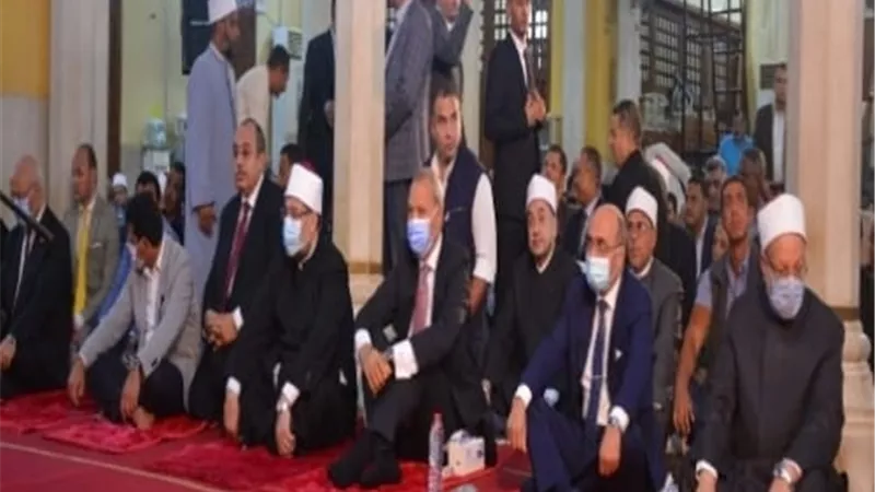 وزير الأوقاف ومحافظ القليوبية يؤديان صلاة الجمعة بمسجد ناصر ببنها