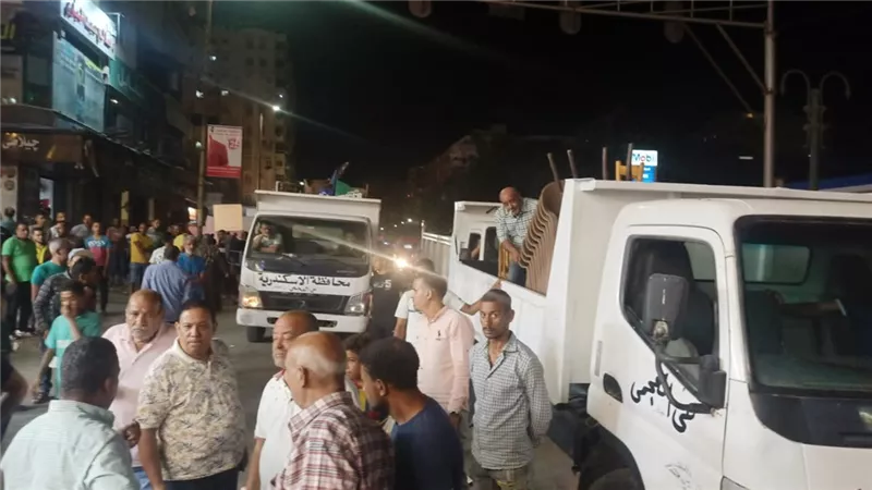 حملات مكبرة لازالة الاشغالات والتعديات بأحياء الثغر
