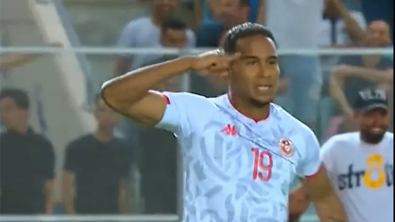 كاف يتغزل في التونسى مهاجم الزمالك .. لاتستطيع إيقافه عن التسجيل.. فيديو