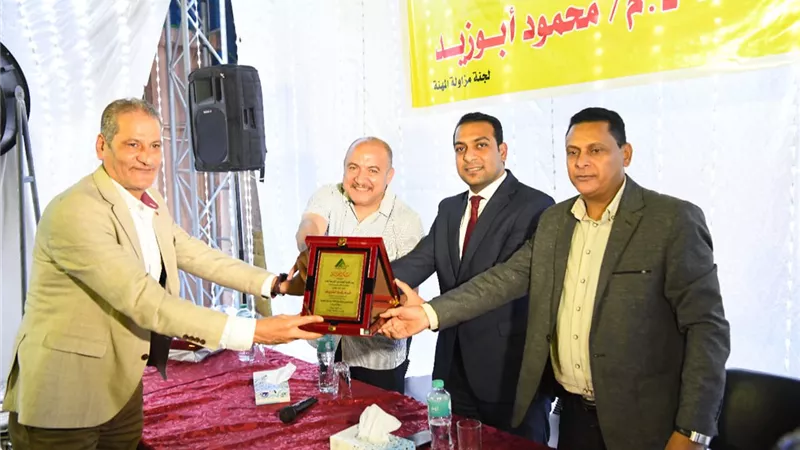 تكريم زعيم الأغلبية البرلمانية بمجلس النواب لدوره الفعال في المبادرة الرئاسية 