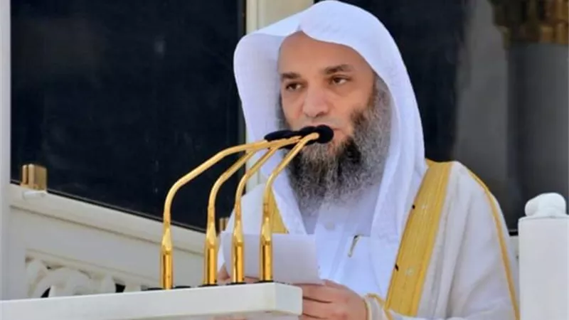 خطيب الحرم المكي يحذر من مشاهير التواصل الاجتماعي