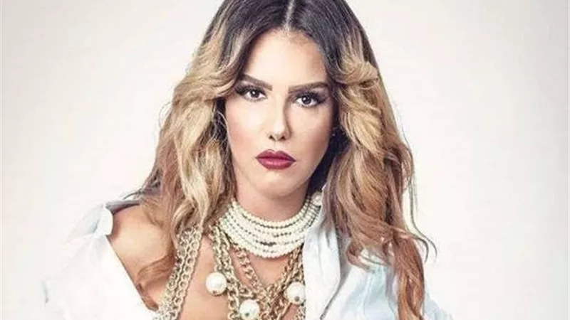 تكريم دنيا عبد العزيز بالمهرجان الدولي للتعليم والثقافة