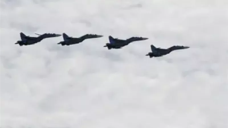 الجيش التايواني: 13 طائرة حربية صينية اخترقت منطقة الدفاع الجوي