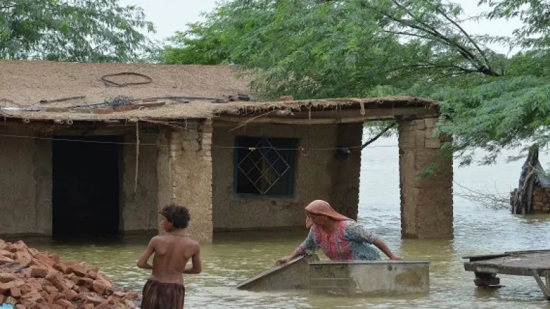 ارتفاع ضحايا الفيضانات فى باكستان إلى 1033 قتيلا
