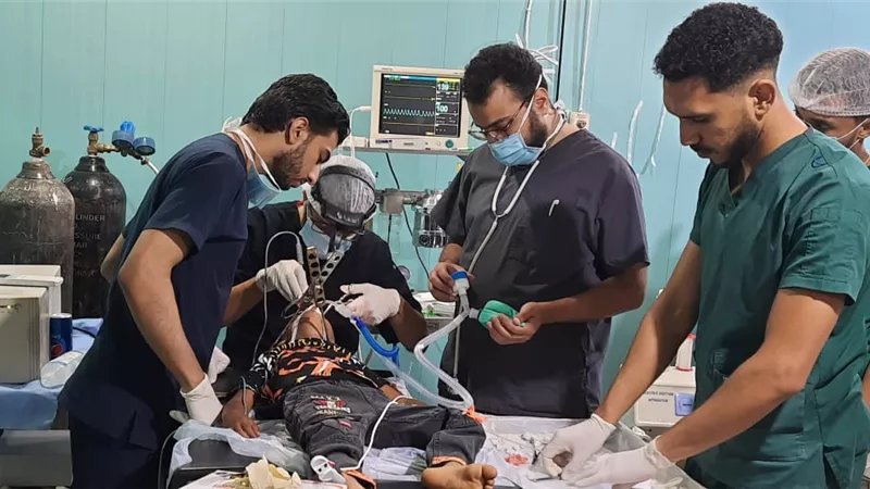 راشد: إجراء ٣٢٨ عملية جراحية وصرف الادوية اللازمة بالمجان لجميع المرضي