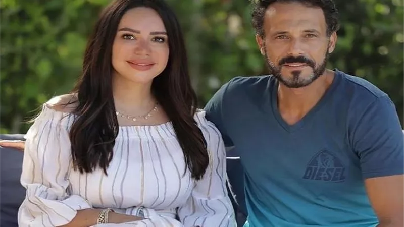 يوسف الشريف يلفت الأنظار برفقة زوجته إنجى علاء .. صور
