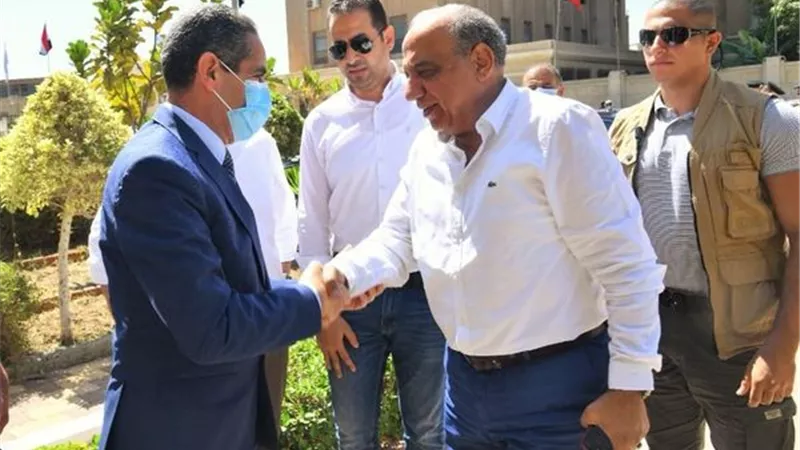 وزير قطاع الأعمال فى زيارة إلى الغزل والنسيج بالمحلة الكبرى