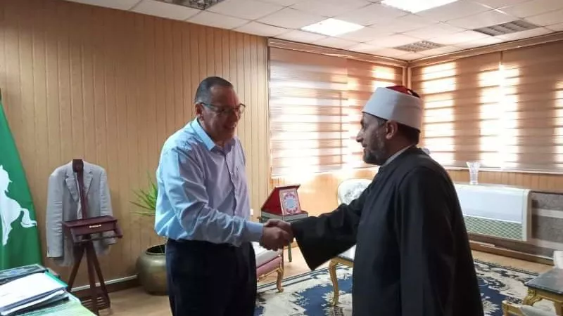 محافظ الشرقية يلتقي رئيس الإدارة المركزية للمنطقة الأزهرية لتهنئته بمهام منصبه الجديد