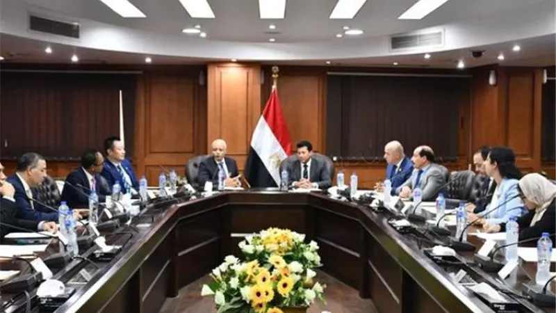 وزير الرياضة يبحث التعاون المشترك مع مجموعة من سفراء الدول الآسيوية