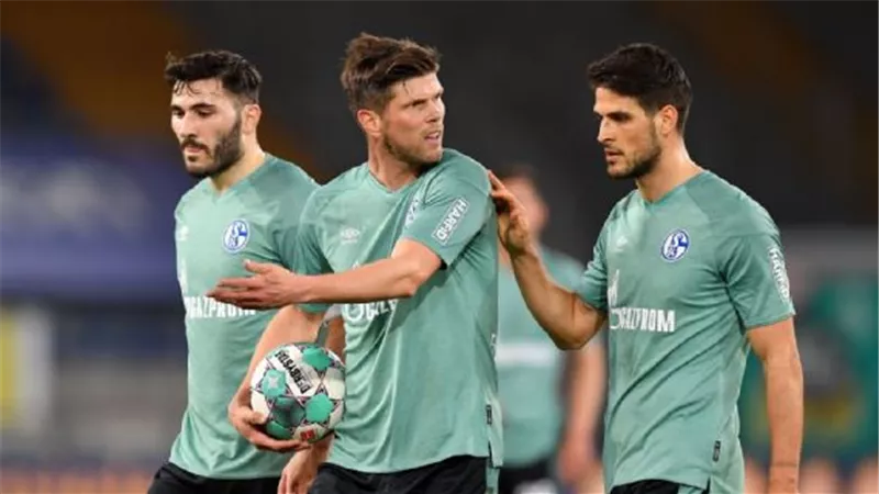 ميلان ينجح في التعاقد مع مدافع من الدوري الألماني