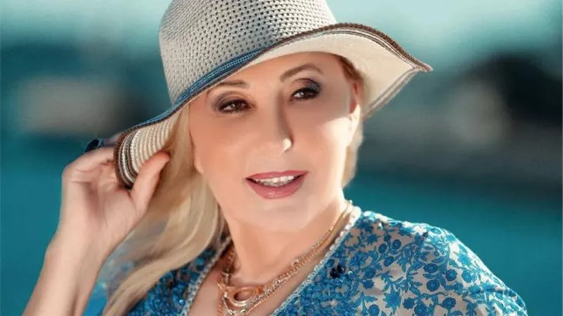 نادية الجندى ونوال الزغبى.. ضحك وحب فى العلمين– صور