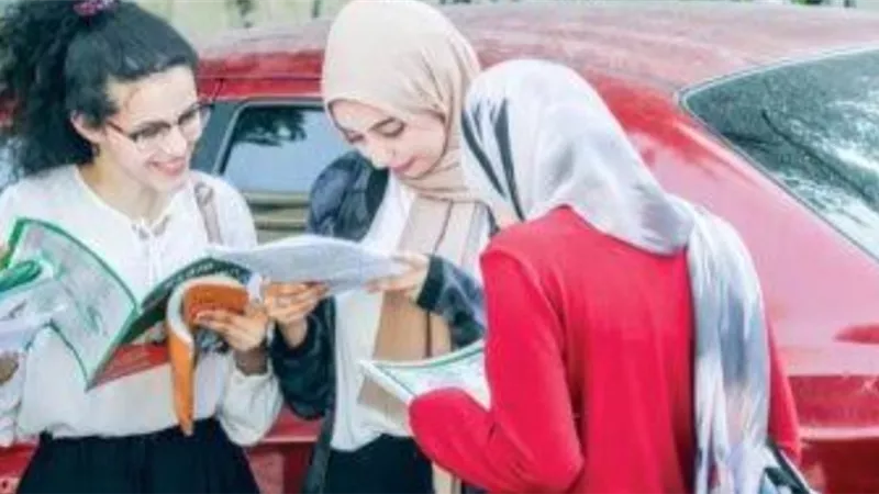 طلاب الأدبي بالثانوية العامة يؤدون اليوم امتحان علم النفس الدور الثاني