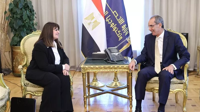 وزيرا الاتصالات والهجرة يبحثان أهم ملفات التعاون المشتركة
