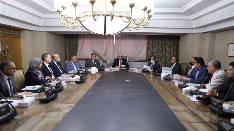 أيمن عاشور: استكمال تطبيق خطة التحول الرقمي بالجهات التابعة للوزارة
