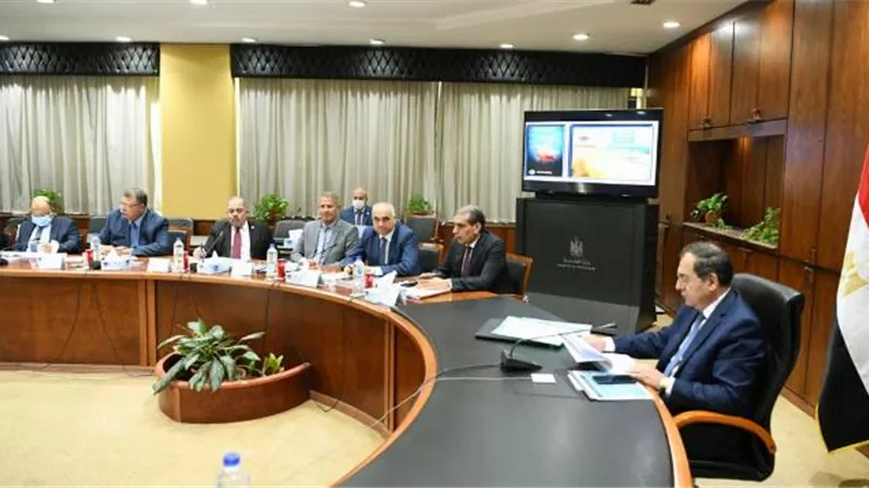 الملا: التوسع في أنشطة الاستكشاف والبحث لزيادة معدلات الاحتياطيات البترولية والغازية