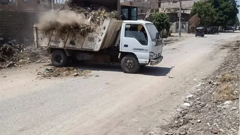 حملات مكثفة للنظافة ورفع المخلفات بقرى محافظة المنيا