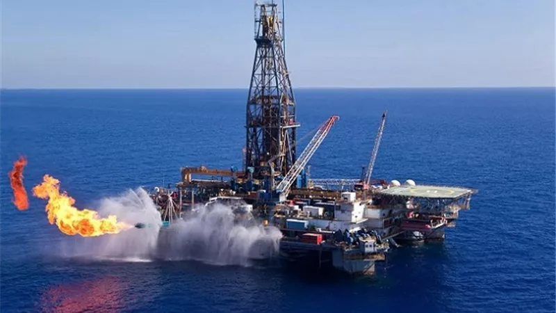 البترول: حقل ظهر يحقق رقما قياسيا بإنتاج ٢.٧ مليار قدم مكعب غاز يوميا