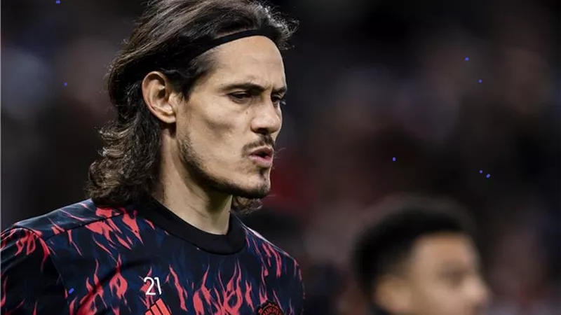 كافاني يصل فالنسيا اليوم للتوقيع مع 