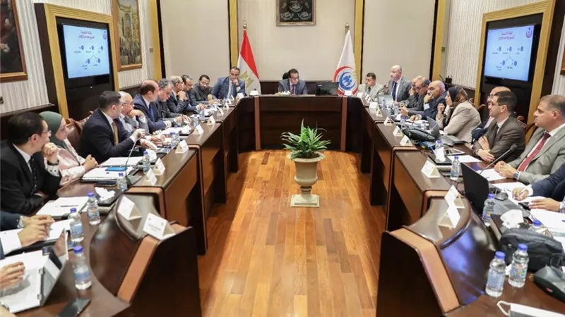 وزير الصحة يطلع على خطة التأمين الطبي لمؤتمر المناخ COP 27 ويوجه بسرعة التنفيذ