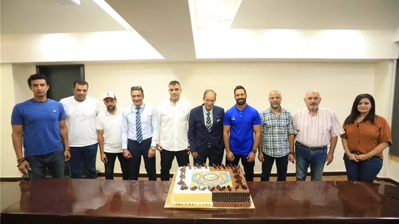 يحي الكومي مع حمزة الجمل وجهازه المعاون