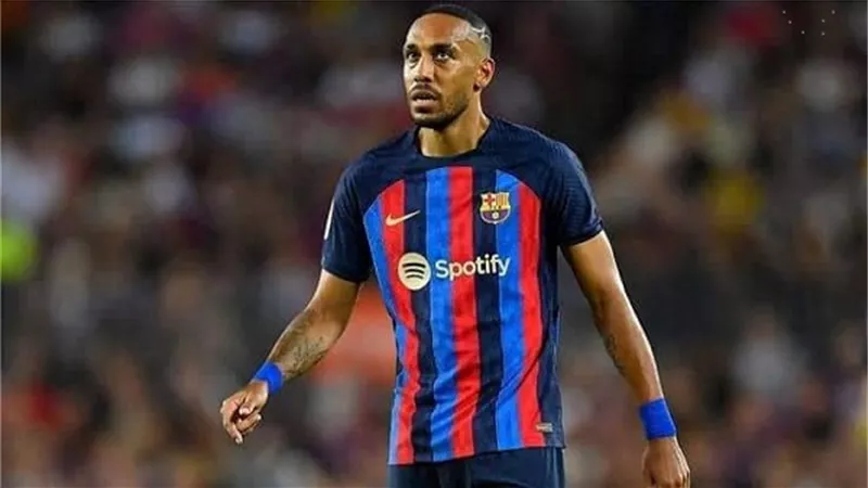 لصوص يعتدون على نجم برشلونة ويسرقون منزله بأسبانيا