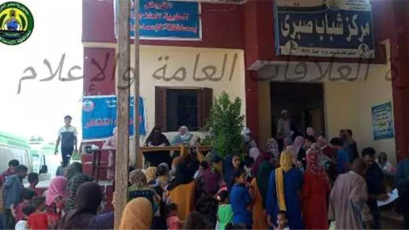 علاج 700 حالة في أول أيام القافلة الطبية المجانية بأم عزام في الإسماعيلية