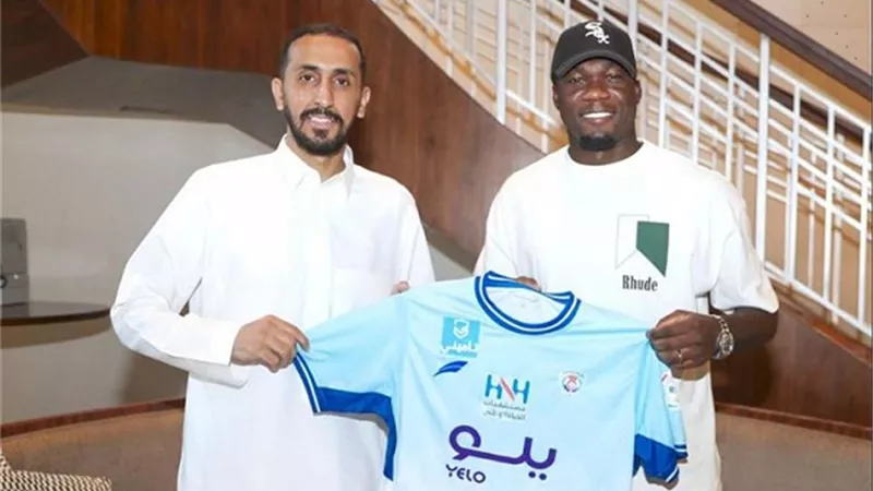 لاعب إنتر ميلان السابق فى أبها السعودى رسميا