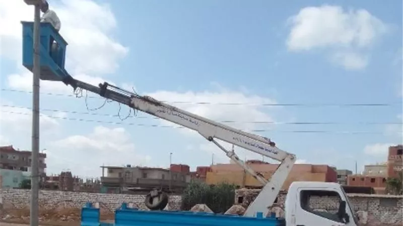 استمرار أعمال زراعة الأشجار المثمرة وخفض الإنارة بأعمدة الكهرباء بالشرقية