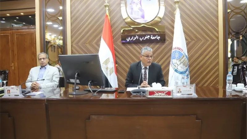 مجلس عمداء جامعة جنوب الوادى يناقش استعدادات العام الجامعى الجديد
