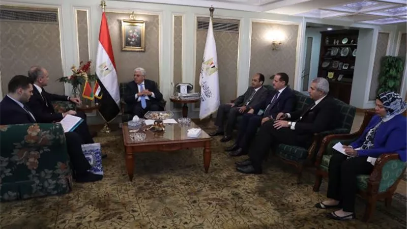 وزير التعليم العالى يبحث دعم علاقات التعاون العلمى والبحثى مع بيلاروسيا