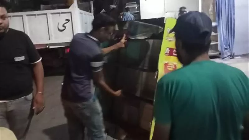 حملات مكبرة لتطبيق مواعيد الغلق الصيفية وإزالة الاشغالات فى أحياء الثغر