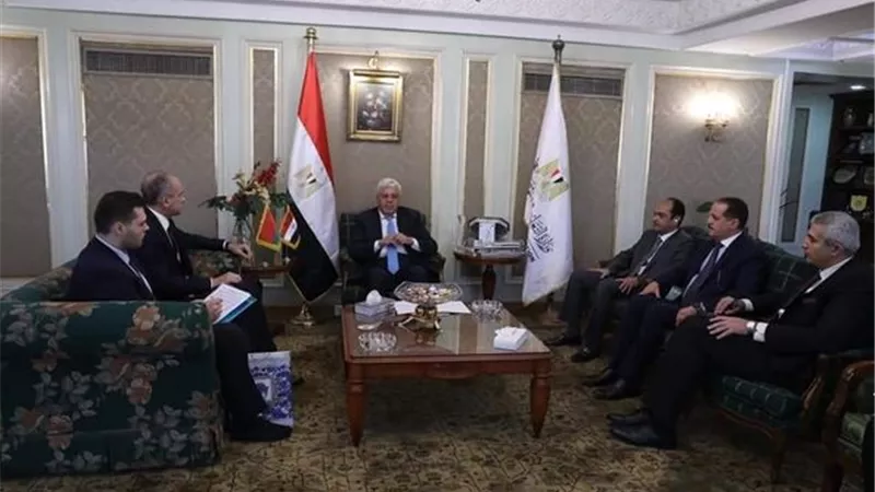 وزير التعليم العالي يبحث دعم التعاون العلمي والبحثي مع بيلاروسيا