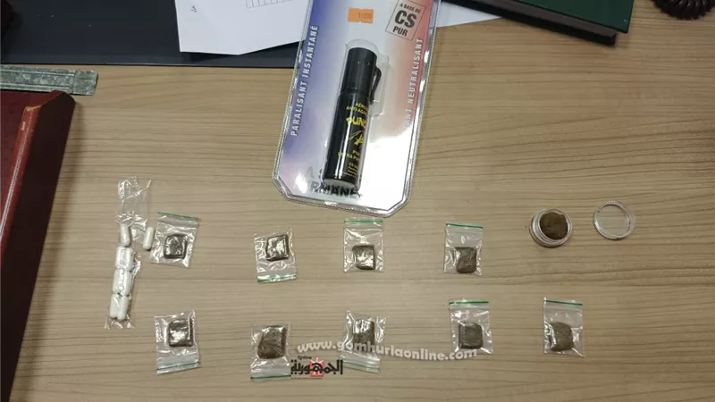 ضبط كمية متنوعة من المخدرات والساعات الذكية مع راكبين في المطار