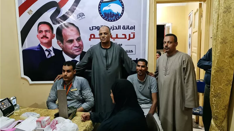 تعاون بين 