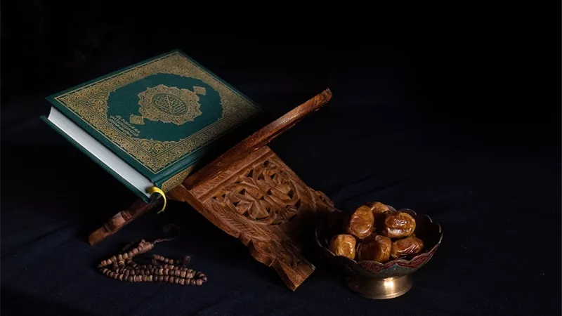 اليكم اراء العلماء فى كيفية اتلاف المصحف الذى بَليت أوراقُه أو تمزَّقت