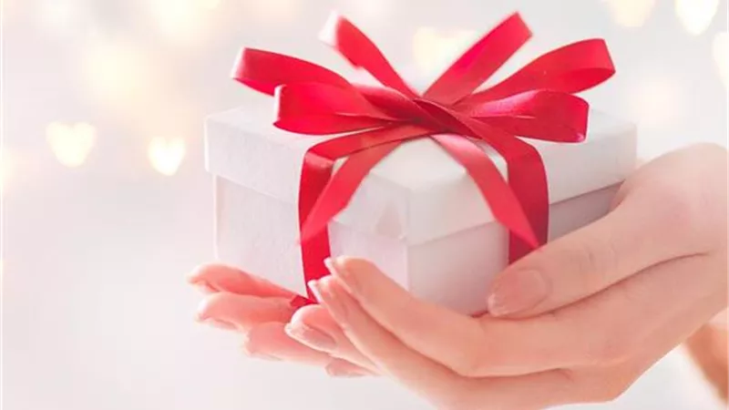 استحباب رد الهدية بالمثل رغّب فيه الشرع..وهذا دليله من القرآن والسُنّة