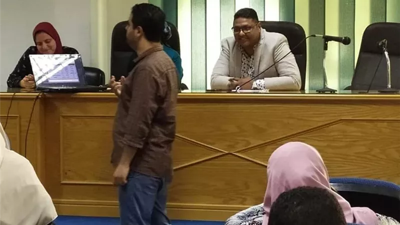وكيل وزارة الصحة بالبحر الأحمر يتابع آليات تنفيذ اللقاءات التدريبيه للعاملين بالقطاع الصحي