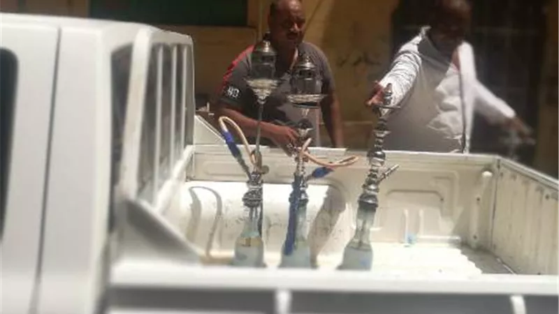 مصادرة الشيشة داخل ٣ مقاهى لمخالفة الإجراءات الاحترازية بمدينة الأقصر