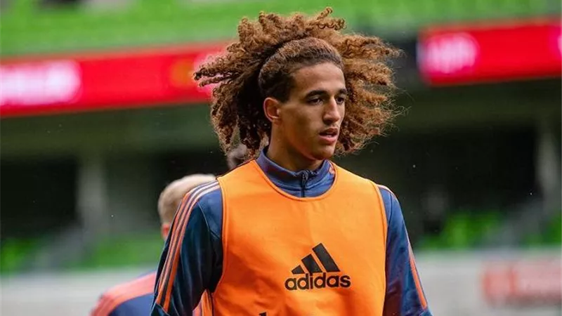 نجم منتخب تونس يرحل رسميا عن مانشستر يونايتد
