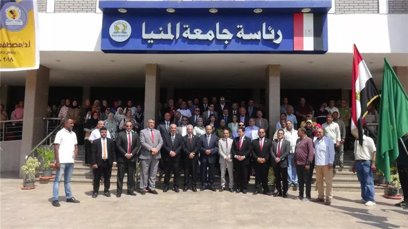فى تقليد جديد.. ممر شرفي بجامعة المنيا تكريما لرئيس الجامعة بانتهاء ولايته