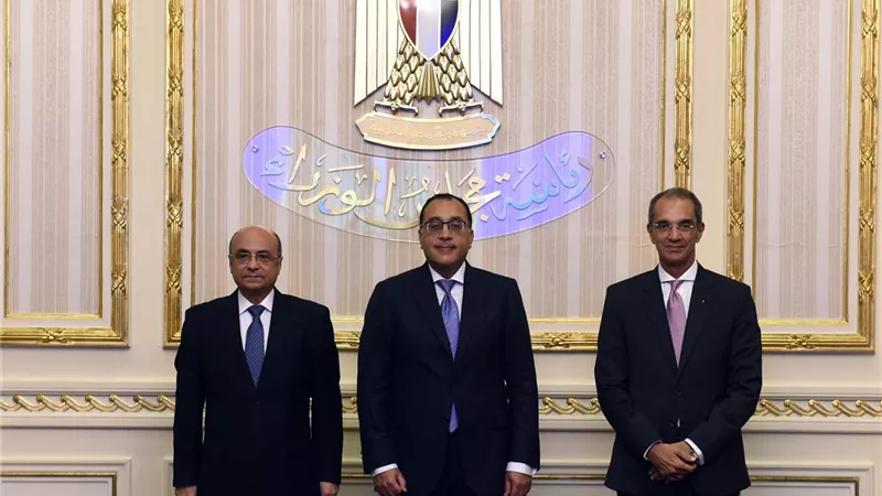 وزير الاتصالات يستعرض الية التقاضي عن بُعد