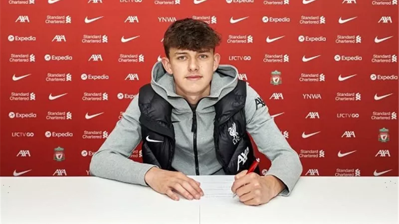 رسميا .. بولتون يضم لاعب ليفربول